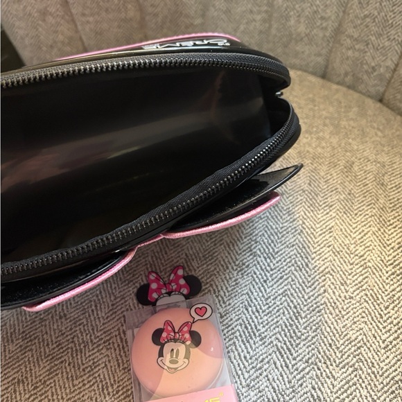 The Crème Shop Minnie Mouse Makeup Bag - Picture 10 of 15
